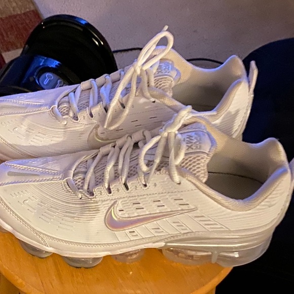 Nike Vaper Max. Paid $220 for them. Worn twice - Picture 1 of 3